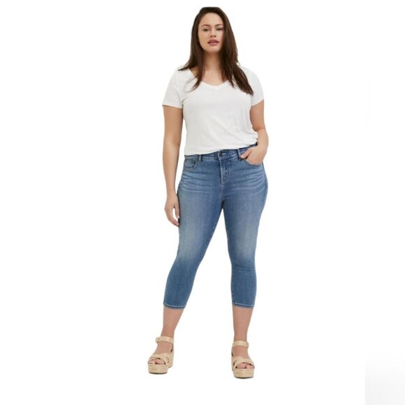 TORRID bombshell skinny premium stretch high rise crop jean 22‎ - Picture 1 of 12